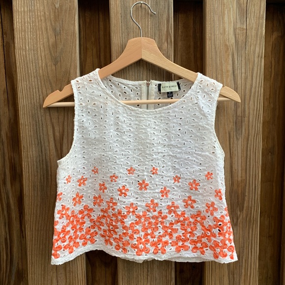 Fifty Street Eyelet Crop Top - Picture 2 of 7